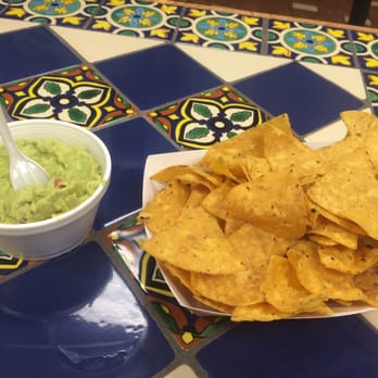 Burrito House - Chips and guac - Mexican Near Me - Chicago, Illinois