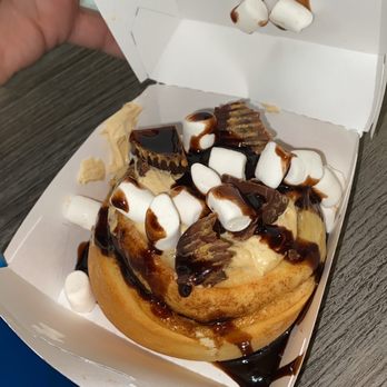 Cinnaholic - Custom Cinnamon Roll - Bakeries Near Me - Boca Raton, Florida