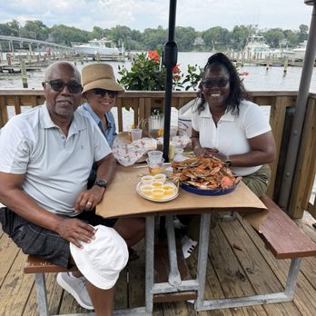 Mike's Bar & Crab House - Lunch with my Aunt & Uncle - Seafood Near Me - Riva, Maryland