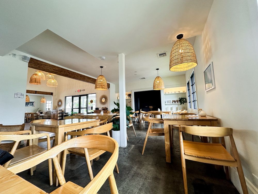 Momona Bakery and Coffee Shop 