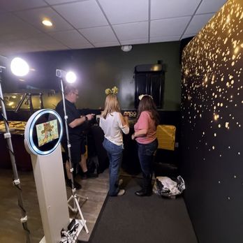Oh Snap! Photo Booth Studio - See the screen? Totally customizable. - Photo Booth Rentals Near Me Oh Snap! Photo Booth Studio - See the screen? Totally customizable. - Photo Booth Rentals Near Me