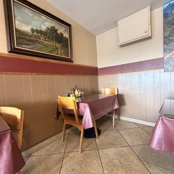 Ariana's Restaurant - Inside
