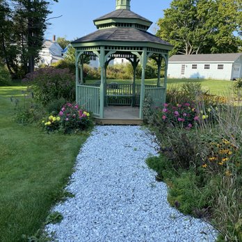 LimeRock Inn - Garden Area - Bed & Breakfast Near Me - Rockland, Maine LimeRock Inn - Garden Area - Bed & Breakfast Near Me - Rockland, Maine