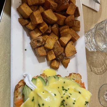 The Senator - Salmon and avocado eggs Benedict - Breakfast & Brunch Near Me - Toronto, Ontario
