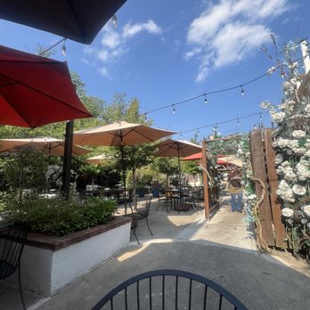 La Lanterna Restaurant & Caffe - Italian Near Me - Yonkers, New York