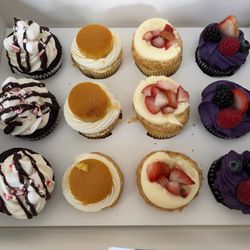 Jenelly Cakes - Holiday cupcakes