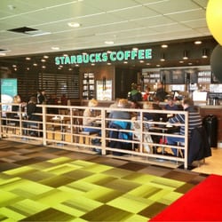 Starbucks Arlanda SkyBridge - Utanför Starbucks dagen efter premiären.