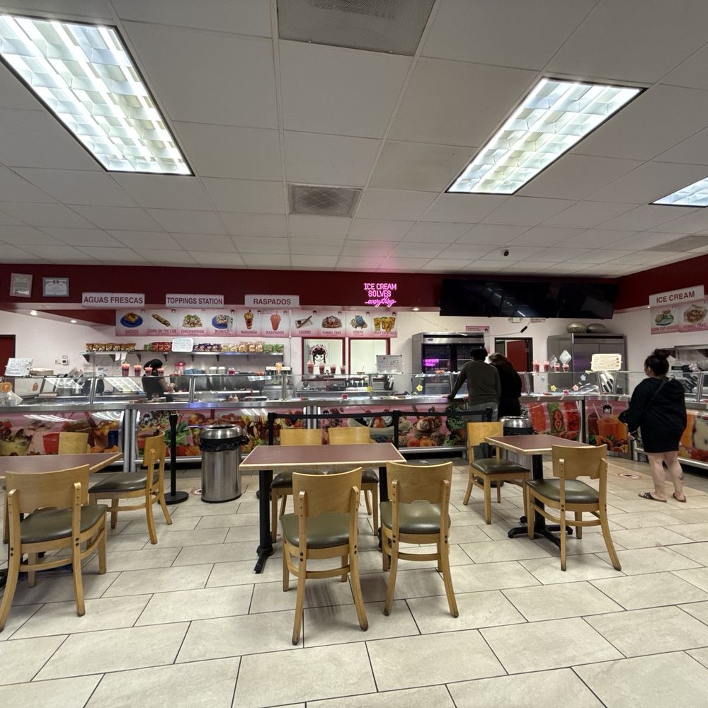 Michoacana Alhambra - The lobby of this Michoacana is large! Great ambiance , and lots of seating. I love the buffet style display of it all! - Ice Cream & Frozen Yogurt Near Me - Alhambra, California