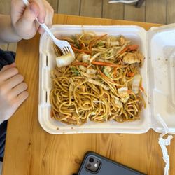Kanda Kitchen - Chicken lo mein