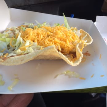 Del Taco - This is a tostada, I can't believe they would serve this - Tacos Near Me - San Jacinto, California Del Taco - This is a tostada, I can't believe they would serve this - Tacos Near Me - San Jacinto, California