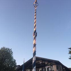 Terofal - Maibaum vor dem Terofal