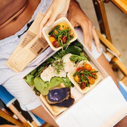 Beach Day Hawaii - Creative meal options locally sourced, fresh and served without plastics.