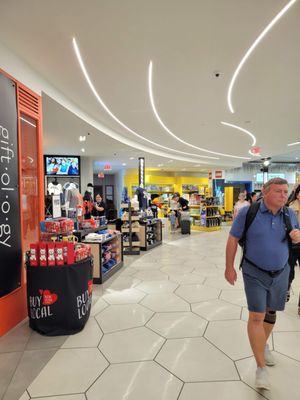 LaGuardia Airport/Terminal B by null