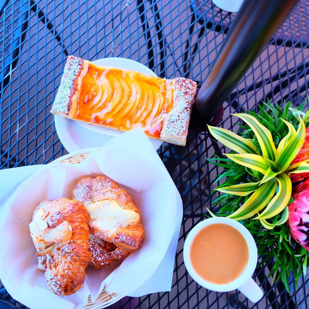 La Provence - Aux pomme, Aux amande & café - French Near Me - Kula, Hawaii La Provence - Aux pomme, Aux amande & café - French Near Me - Kula, Hawaii