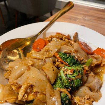 Hiso - Pad see ew - Laotian Near Me - Sacramento, California Hiso - Pad see ew - Laotian Near Me - Sacramento, California