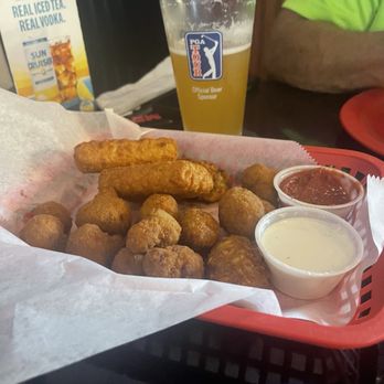 Mr Chubby's Wings - Trio sampler - died mushrooms, mozzarella sticks and jalapeño poppers with cream cheese - Chicken Wings Near Me - Ponte Vedra Beach, Florida