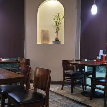 Pho Thanh - Nice clean decor and dining area. - Vietnamese Near Me - Westminster, California