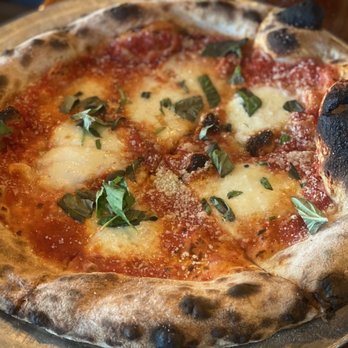 Simone's Wood Fired Craft Kitchen - Margarita pizza - Pizza Near Me - St. Augustine, Florida Simone's Wood Fired Craft Kitchen - Margarita pizza - Pizza Near Me - St. Augustine, Florida