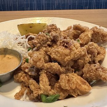 BJ's Restaurant & Brewhouse - Crispy Calamari - American Near Me - Tracy, California