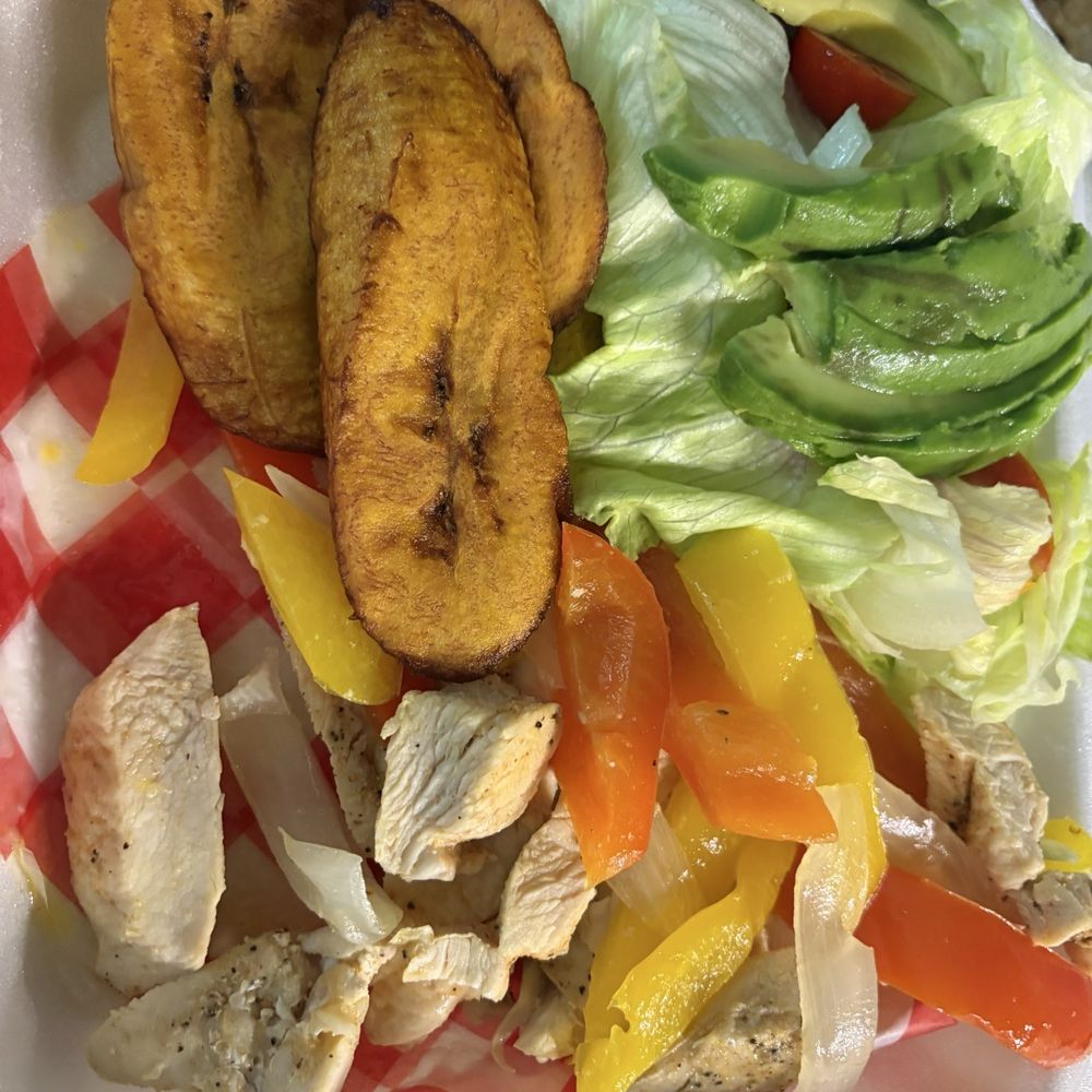 El Cuarto Bate Boricua's Food - Chicken with peppers plate that came with maduros - Caterers Near Me