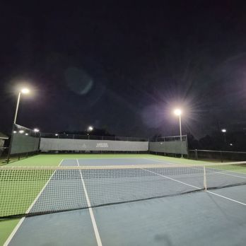 Lakeview at Parkside - Tennis court - Apartments Near Me - Farmers Branch, Texas Lakeview at Parkside - Tennis court - Apartments Near Me - Farmers Branch, Texas
