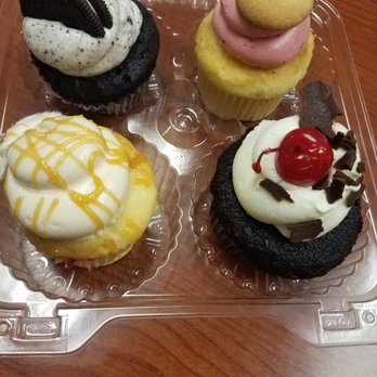 Mia's Bakery - Bakeries Near Me - Brooklyn, New York