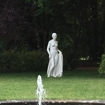 Hotel Schloss Eckberg - Garden Statue at dinner area. - Hotels Near Me - Dresden, SN Hotel Schloss Eckberg - Garden Statue at dinner area. - Hotels Near Me - Dresden, SN