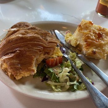 Le Coffee Shop - Breakfast & Brunch Near Me - Temecula, California