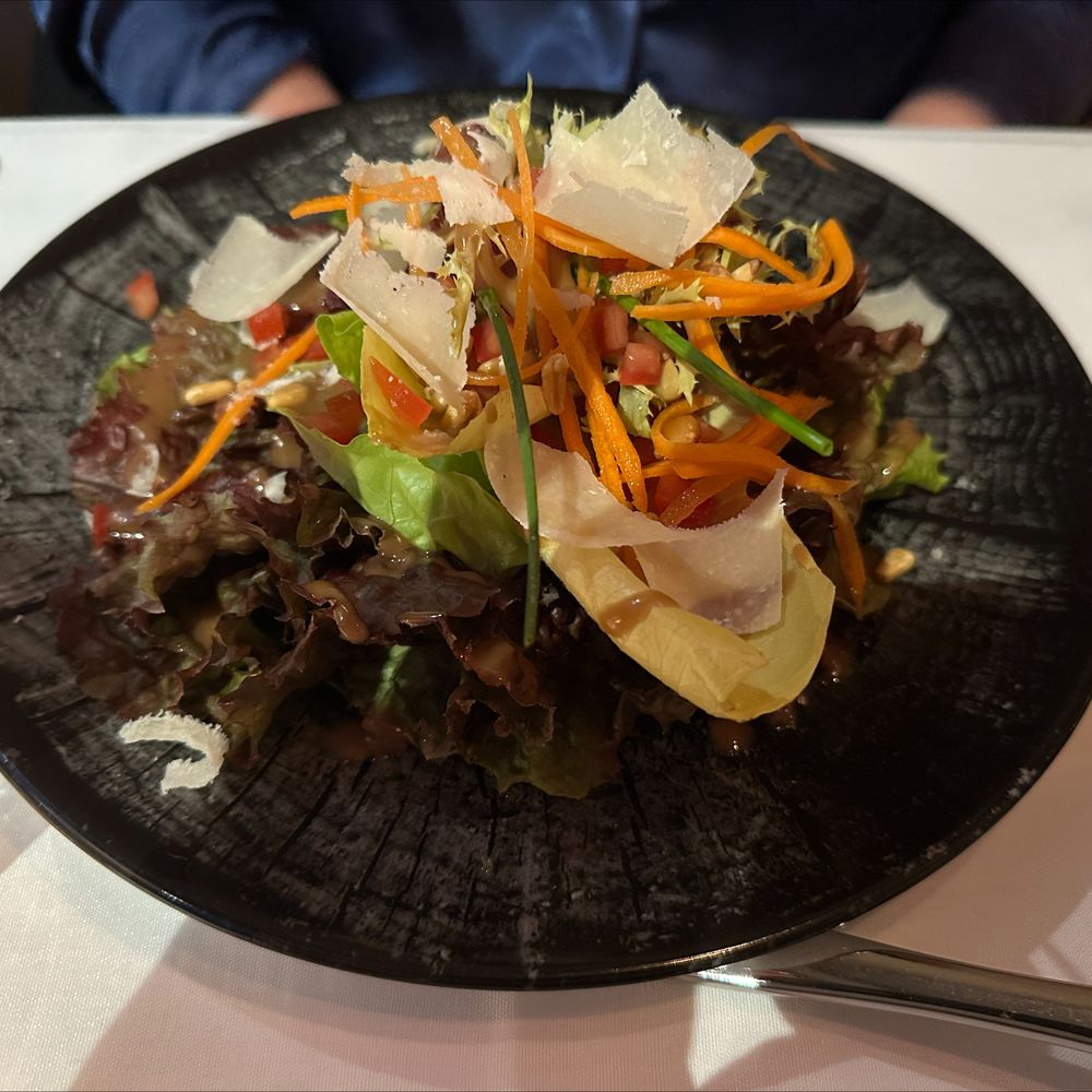 Restaurant Bonaparte - Mixed green salad with fennel - French Near Me - Montreal, Quebec Restaurant Bonaparte - Mixed green salad with fennel - French Near Me - Montreal, Quebec