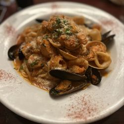Venezia Italian Cuisine - Linguini Pescatore