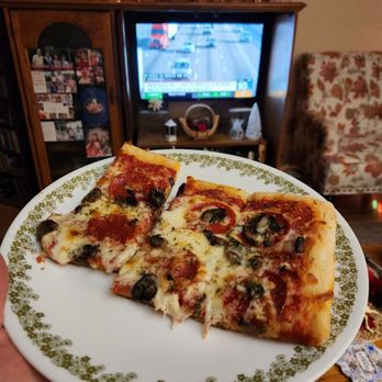 Leo's Ristorante - Pizza Near Me - Bristol, Rhode Island
