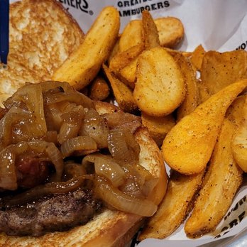 Fuddruckers - Bourbon Burger - American Near Me - Norfolk, Virginia