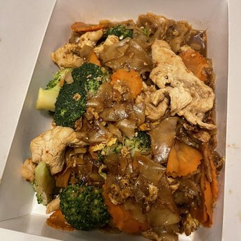 Rice Up Thai Cuisine - Chicken pad see ew - Thai Near Me - Lake Stevens, Washington Rice Up Thai Cuisine - Chicken pad see ew - Thai Near Me - Lake Stevens, Washington