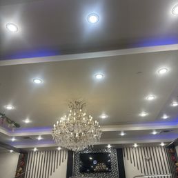 Beautiful chandelier. Beautiful chandelier.