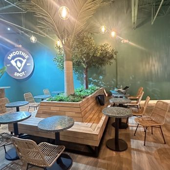 Smoothie Spot - Seating area - Juice Bars & Smoothies Near Me - Davie, Florida