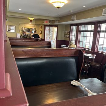 Penny Lane Pub - Dining room - American Near Me - Old Saybrook, Connecticut Penny Lane Pub - Dining room - American Near Me - Old Saybrook, Connecticut