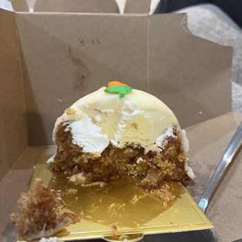 Krispy Mango Cafe & Bakeshop - My carrot cake was 70 percent frosting and 30 percent cake - Ice Cream & Frozen Yogurt Near Me - Huntington, New York Krispy Mango Cafe & Bakeshop - My carrot cake was 70 percent frosting and 30 percent cake - Ice Cream & Frozen Yogurt Near Me - Huntington, New York