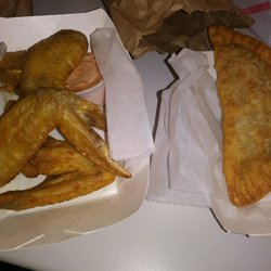 Mrs G's Puerto Rican Stop - Wings and pork bites empanada