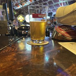 London Pub - Nette Atmosphäre wie man sich ein pub vorstellt. Die Musik und die Getränke sind genau auf diese Atmosphäre abgestimmt.