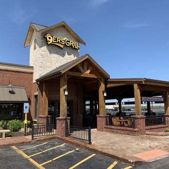 9er's Grill - Restaurant exterior: main entrance. - American Near Me - Montgomery, Illinois