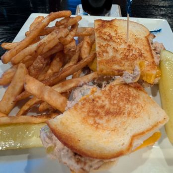 Flowing Tide Pub 10 - Sports Bars Near Me - Sparks, Nevada