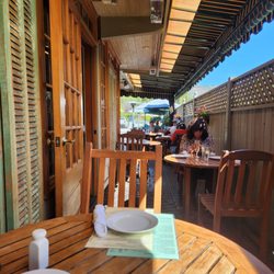 Cafe Rustica - Side patio