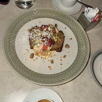 Piccolo Buco by Cooper's Hawk - Pound cake with lemon sauce and pistachios - Wine Bars Near Me - Tampa, Florida
