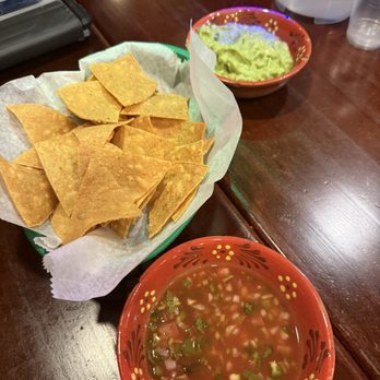 Taqueria La Nortena - Chips with Guacamole and salsa - Mexican Near Me - Brooklyn, New York Taqueria La Nortena - Chips with Guacamole and salsa - Mexican Near Me - Brooklyn, New York