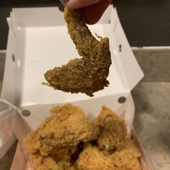 Popeyes - What the heck is this ? Is this considered a piece of 8 piece for $25? So small - Fast Food Near Me - Denver, Colorado Popeyes - What the heck is this ? Is this considered a piece of 8 piece for $25? So small - Fast Food Near Me - Denver, Colorado