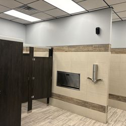 Jordan's Kwik Stop - 81 - Clean restroom
