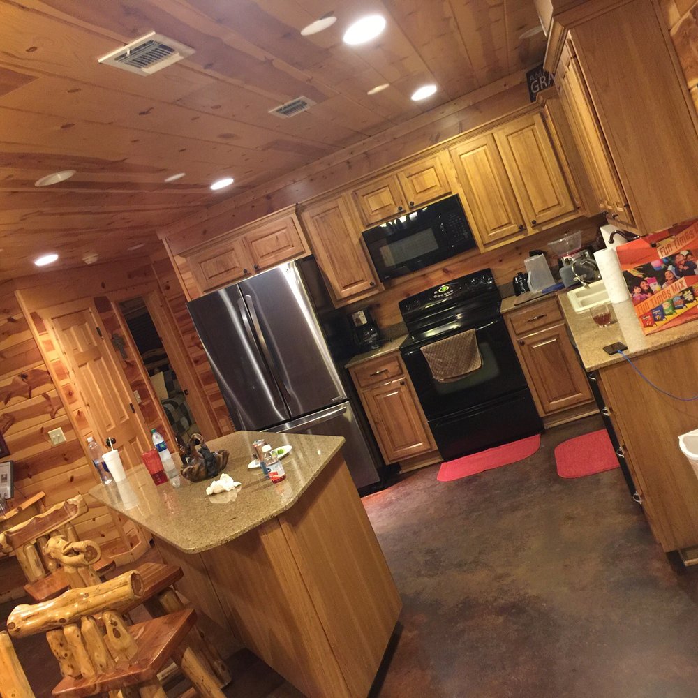 Escape 2 Broken Bow - Love this kitchen!!  AMAZING GRACE CABIN - Property Management Near Me - Broken Bow, Oklahoma