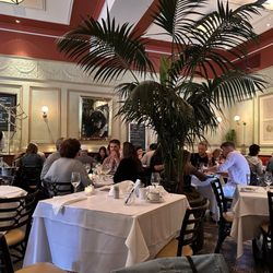 Bouchon - Inside tables.