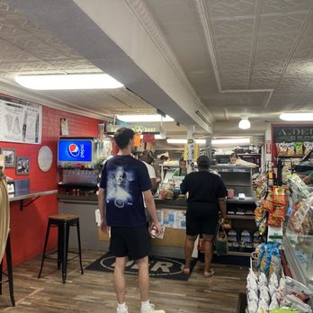 Derosier's - Pizza Near Me - Freeport, Maine