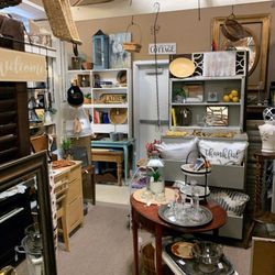 La Bottega Vintage Market - View of an area inside